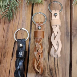 Nahkainen letitetty avaimenperä